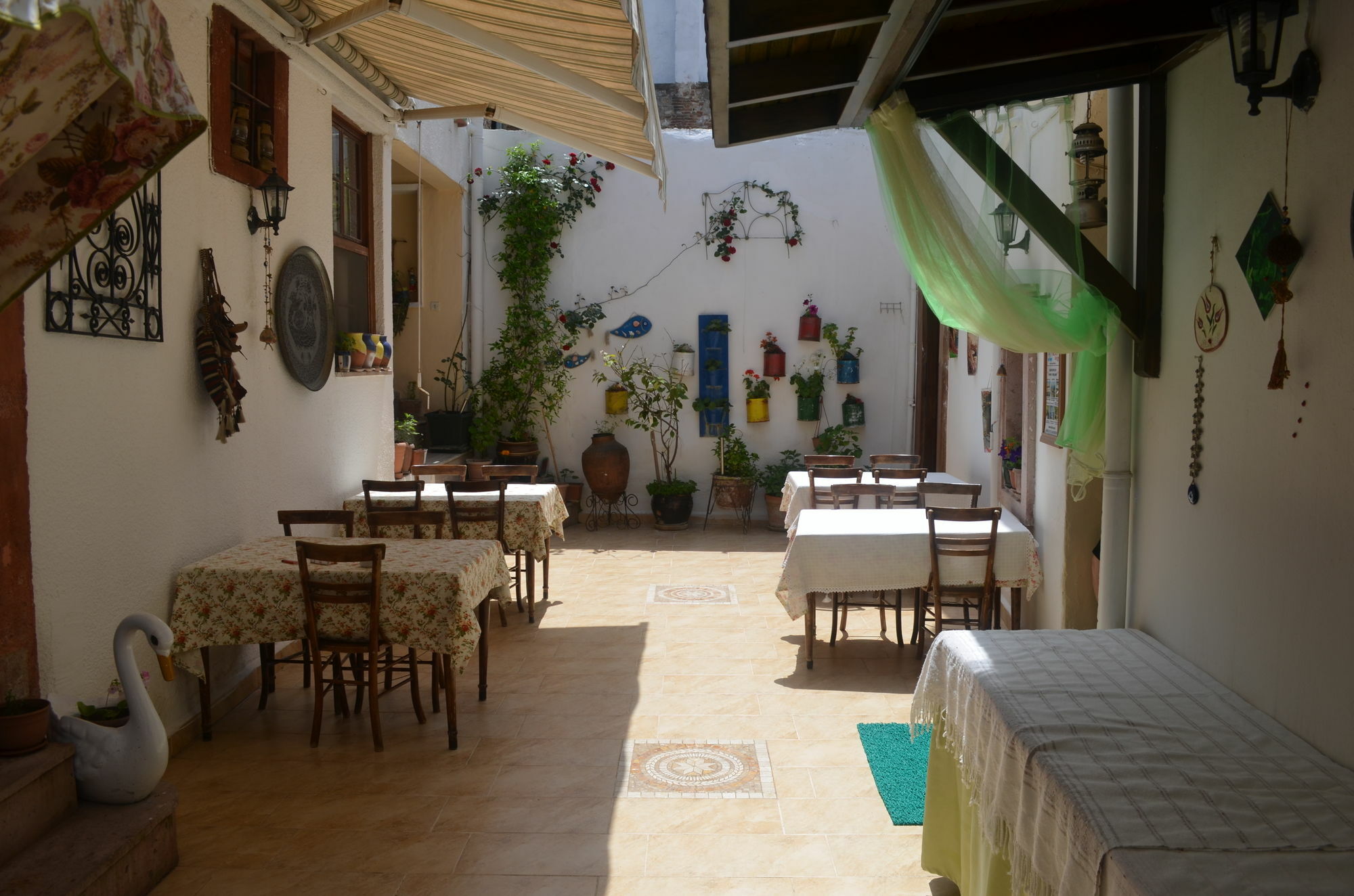 Bonjour Pension Айвалык Экстерьер фото