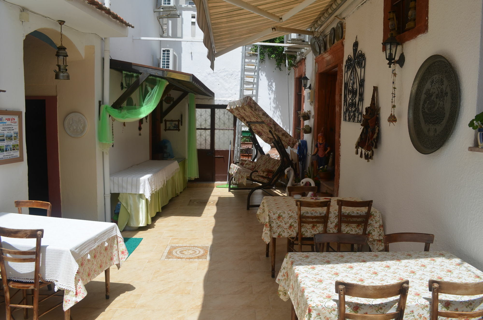 Bonjour Pension Айвалык Экстерьер фото