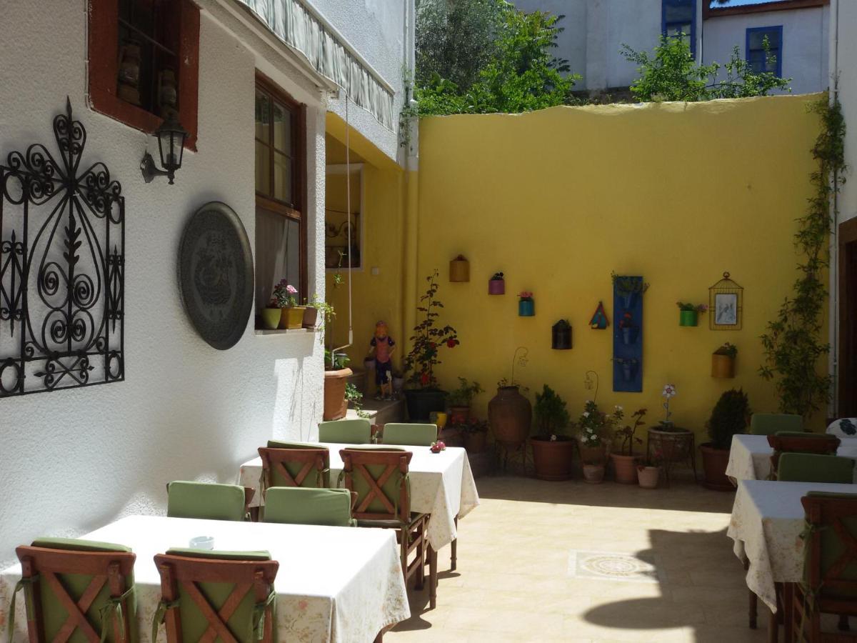 Bonjour Pension Айвалык Экстерьер фото